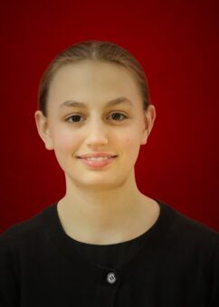 Victoria Maxian, Violin